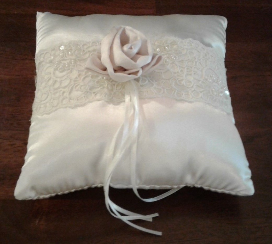 Rum Roses Ivory Ring Bearer's Pillow, Ven#0025, Ven Style DV-38941, boxed