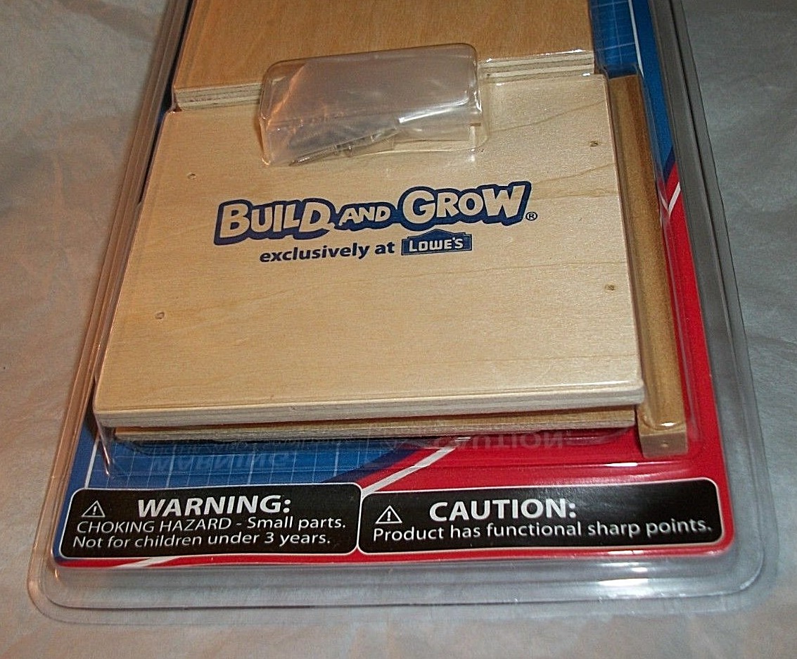 NIP Lowe's Build & Grow Wood Complete Craft Kit Your Own BIRDHOUSE Nesting Facts