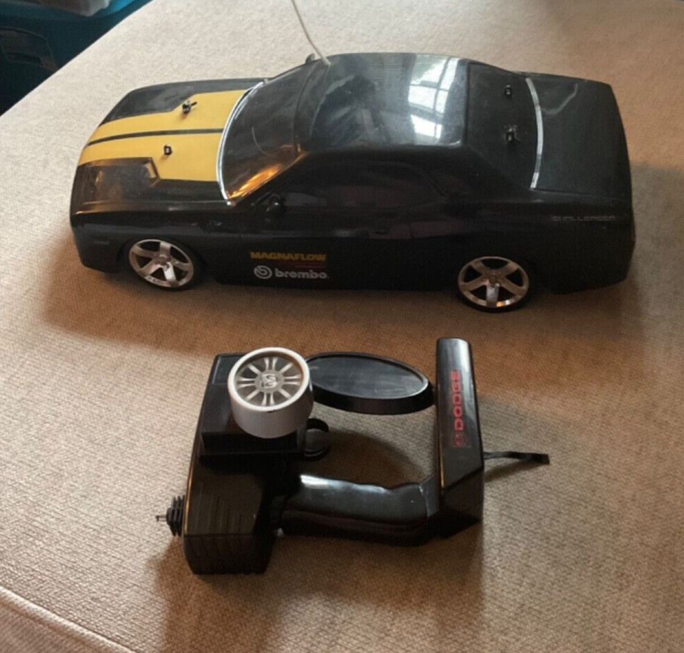 Planettoys 2006 Dodge Challenger Brembo Magnaflow Works Remote Included