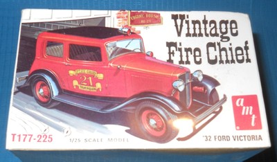 AMT Vintage Fire Chief Car-1932 Ford T-177 FS Box 1/25 Kit-Model Car Swap Meet