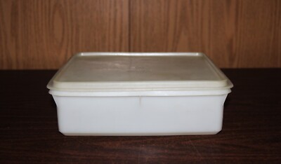 TUPPERWARE SHEER 9  SQUARE SNACK-STOR CONTAINER