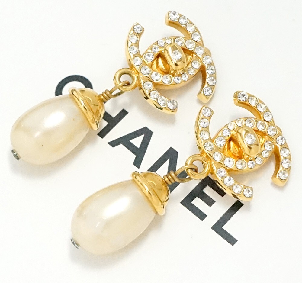 【高級感のある足元に♪】CHANEL ミュール ターンロック CCロゴ 夏のお洒落の定番♪】CHANEL☆サンダル CCロックターン 2色