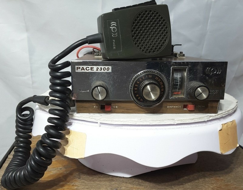 Vintage Pace 2300 Cb Radio With Microphone Sold As Is Untested