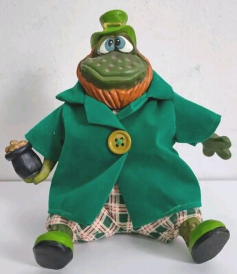 Vintage RUSS The Country Folks Leprechaun Frog Bean Bag 5.75'' Figure
