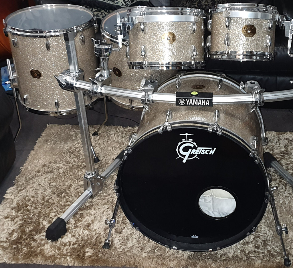 Gretsch USA Custom Drum Kit 22x18/10x7/12x8/14x14/16x16 in Silver