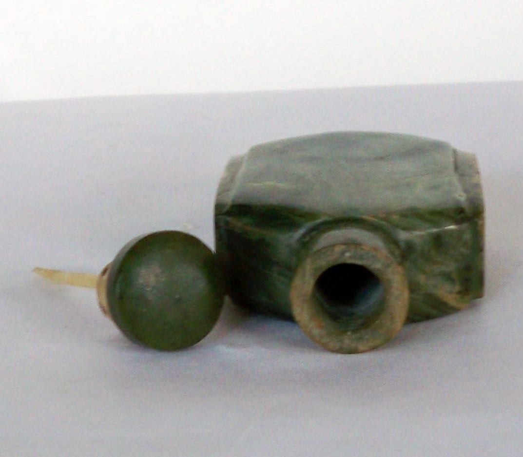 Vintage Chinese Moss Agate Snuff bottle