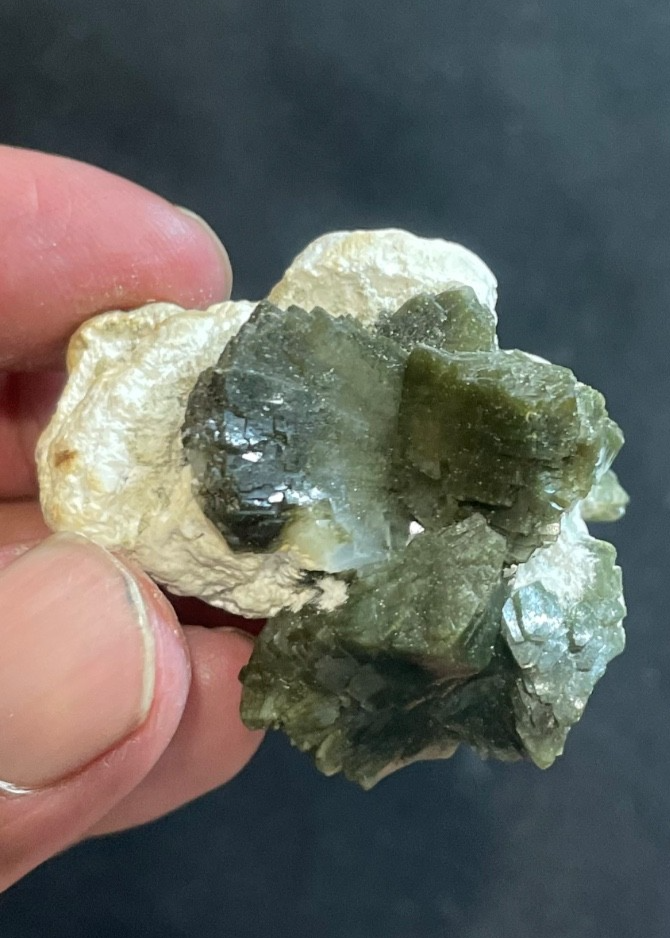 AWESOME HEAUBILITE CRYSTAL ON WHITE CHALCEDONY IN MATRIX MINERAL SPECIMEN
