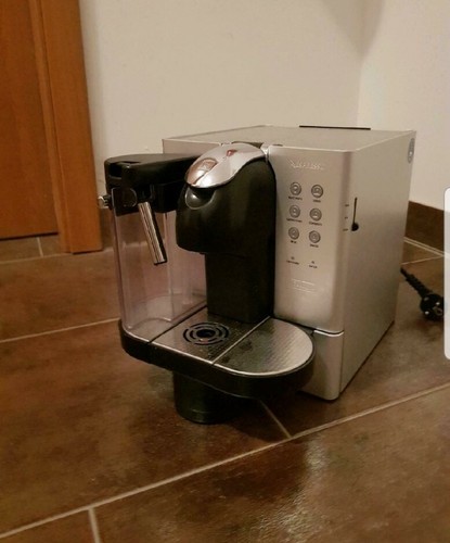 ++ Nespresso Lattissima Kaffeemaschine Kapselmaschine Milchaufschäumer ++