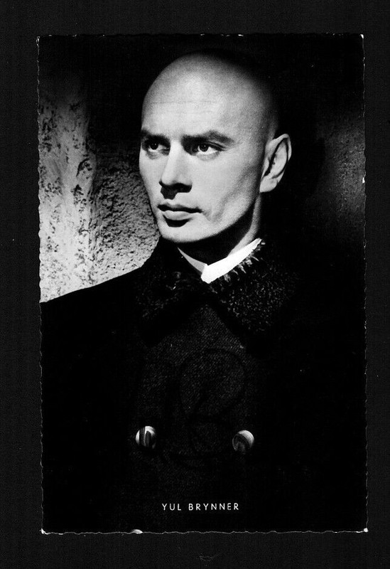 Yul Brynner  -  Original Autogramm - Signierte Postkarte - 1950-Er Jahre