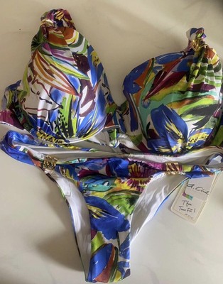 a.Che 2 pieces tropical bikini swimsuit.