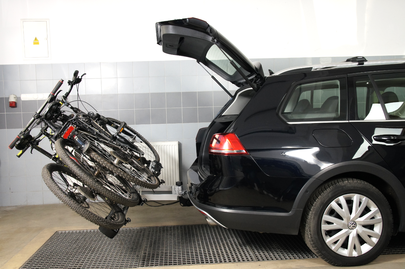 fahrradträger für anhängerkupplung für 3 drei fahrräder amos tytan-3 heckträger