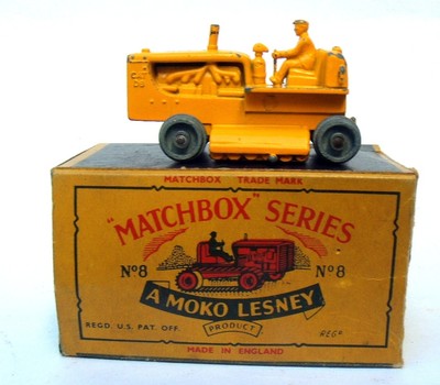 ミニカー MATCHBOX No.8 CATERPILLAR TRACTOR s-l400.jpg