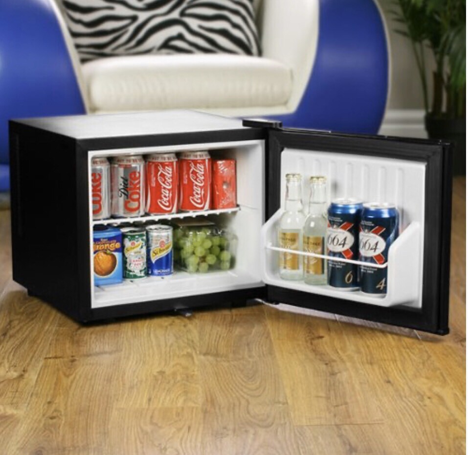 Drinkstuff 17ltr ChillQuiet Mini Fridge Black in Westminster