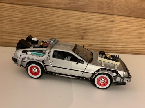 DeLorean Time Machine Back to the Future 3 - 1:24 Welly