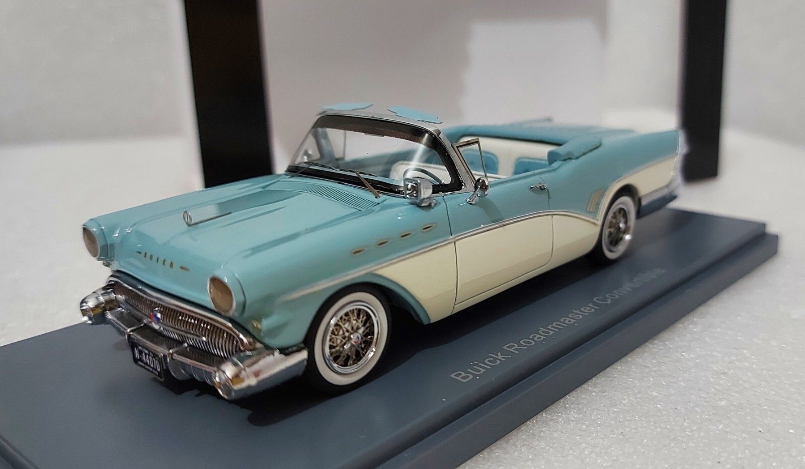 Buick Roadmaster Convertible 1957 Light Blue / White 1:43