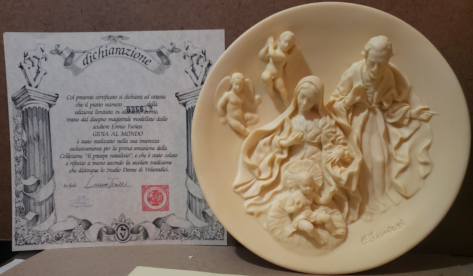 1987 Gioia Al Mondo Ivory Alabaster 3-D Sculptured 8 3/8