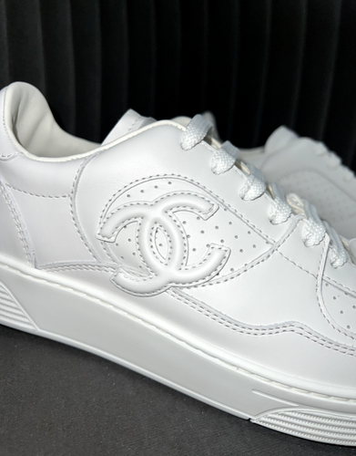 Pre-owned Chanel 23a White Calfskin Leather Cc Logo Tie Flat Runner Trainer Sneaker 38.5
