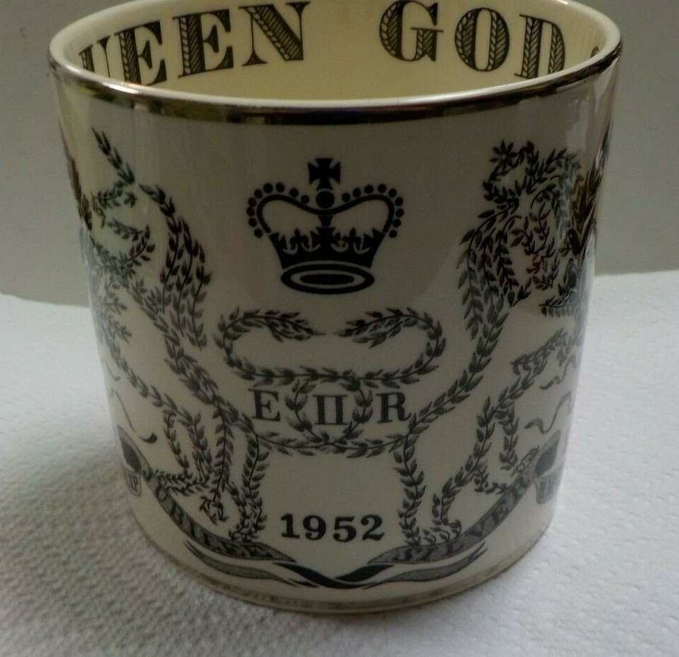 Wedgwood Queen Elizabeth II Large 1977 Silver Jubilee Mug by Richard Guyatt