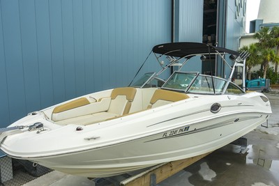 Sea Ray 300 Sundeck