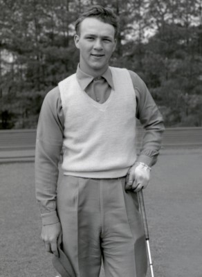 YOUNG ARNOLD PALMER GOLFING GREAT IN THIS CLASSIC 7X10 PHOTO 
