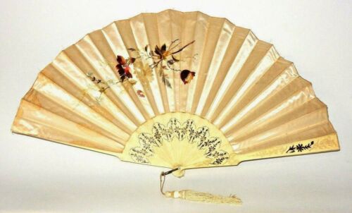 ANTIQUE CHINESE HAND PAINTED SILK EMBROIDERED FLORAL FAN WITH ORNAMENTAL GUARDS