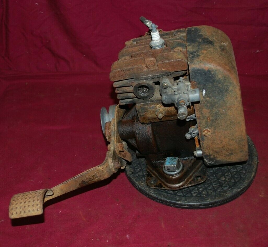 Briggs & Stratton WMB Gas Engine Motor 2