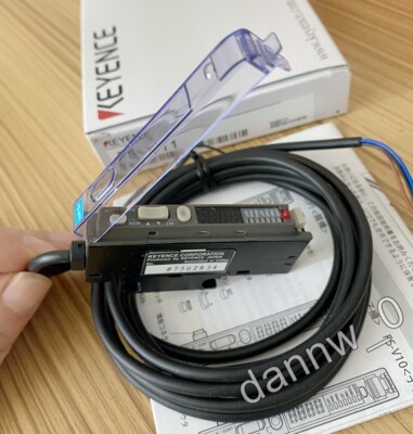 New In Box KEYENCE FS-V11 Fiber Optic Sensor Amplifier