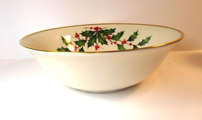 LENOX CHRISTMAS HOLLY BERRIES 9 1/2