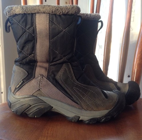 KEEN Women's Oregon City Chelsea Boots in Tan New With