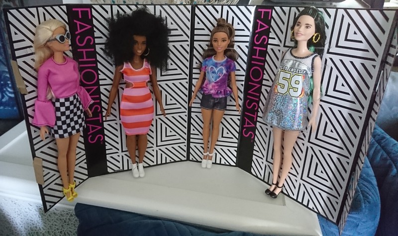 Neuf Bundle Mattel 2018 Set De 4 PoupÃ©Es Barbie Fashionistas Gbk91 Shipper Box