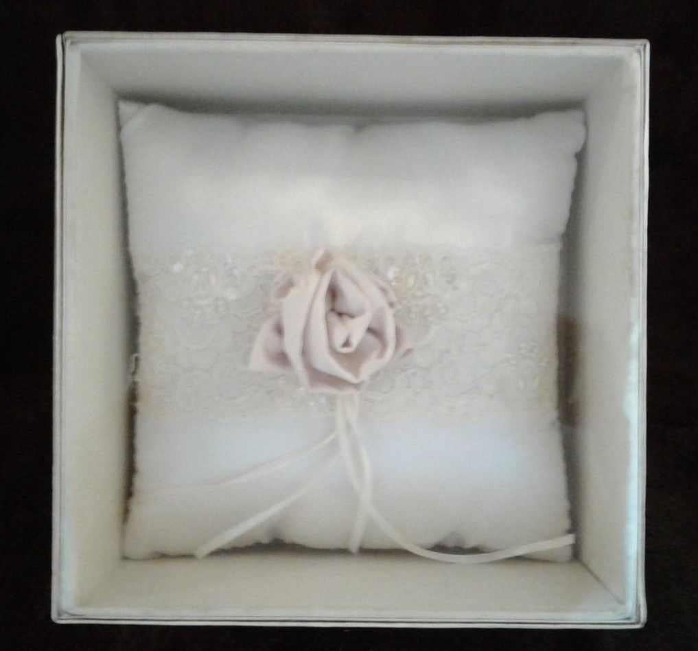 Rum Roses Ivory Ring Bearer's Pillow, Ven#0025, Ven Style DV-38941, boxed