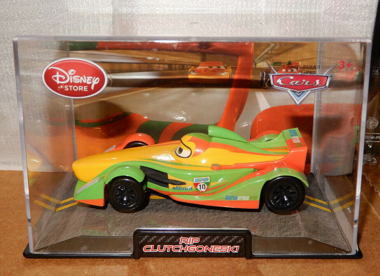 DISNEY STORE CARS 2 RIP CLUTCHGONESKI DIE CAST 1:43 W