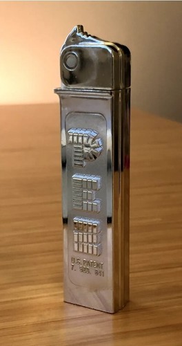 レトロ　PEZ Original PEZ Retro dispensers from 1995 - newly packaged