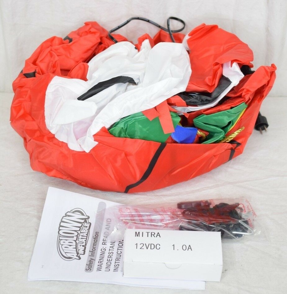 Peanuts Christmas 4 ft Lighted Snoopy & Woodstock Doghouse Airblown Inflatable