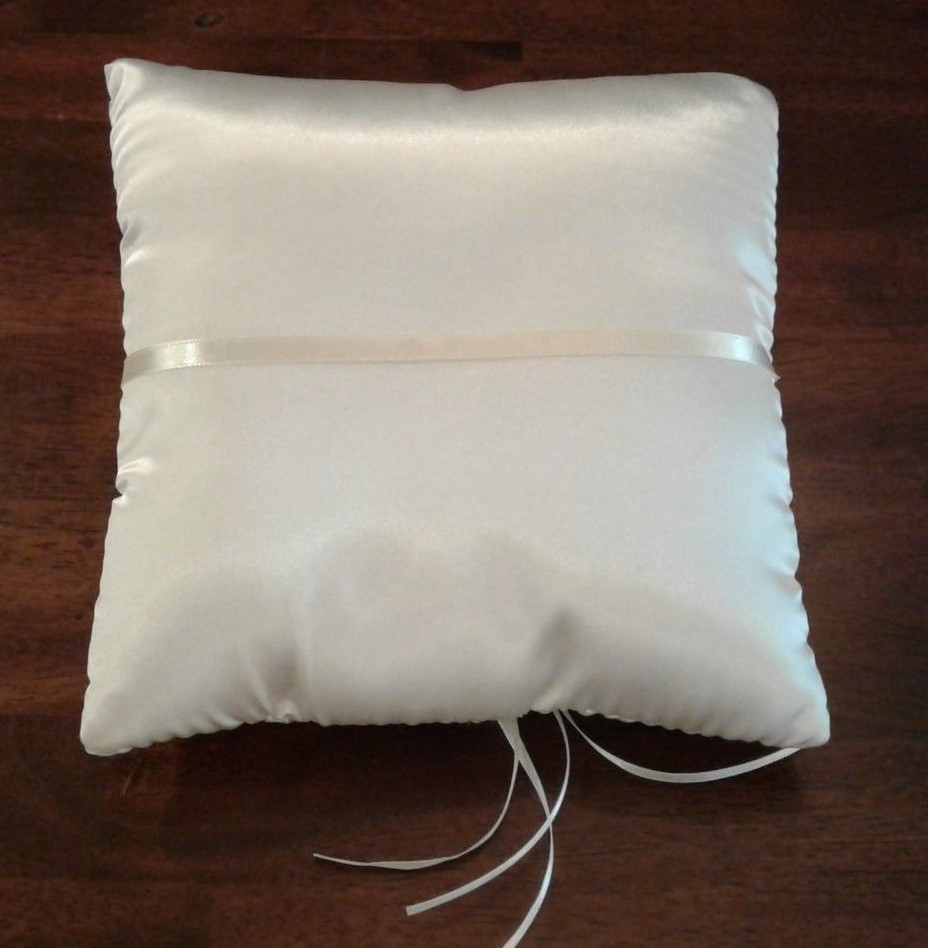Rum Roses Ivory Ring Bearer's Pillow, Ven#0025, Ven Style DV-38941, boxed