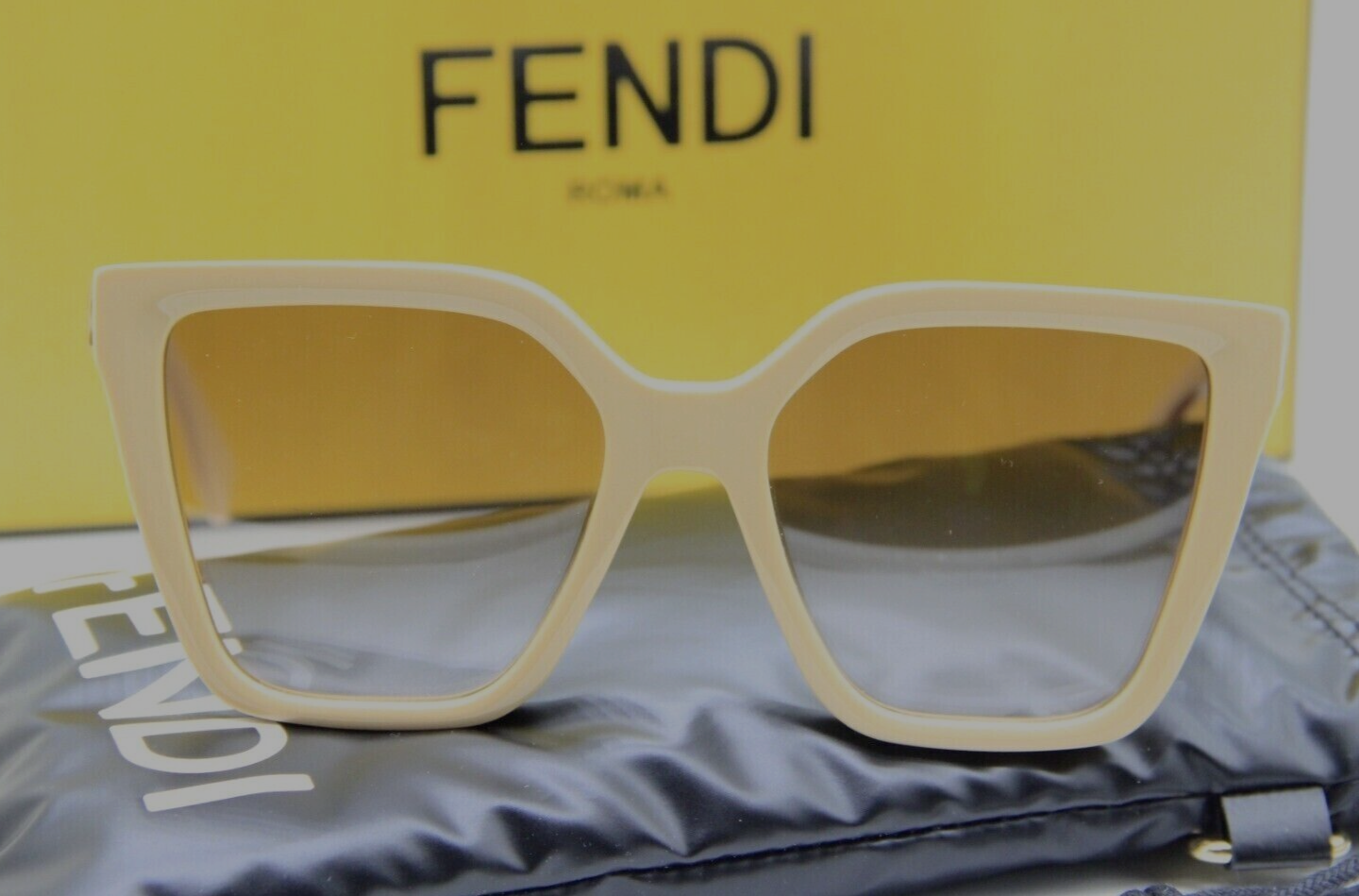 Pre-owned Fendi Fe 40086i 72f Beige W/brown Gradient Lenses Authentic Sunglasses 55-18 In Light Brown Gradient