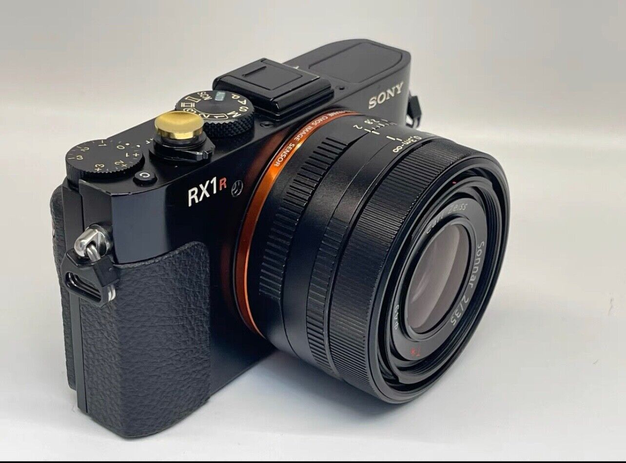 Sony RX1R 35mm Full Frame Compact Digital Camera Black Sony RX1R 35mm Full Frame Compact Digital Camera Black