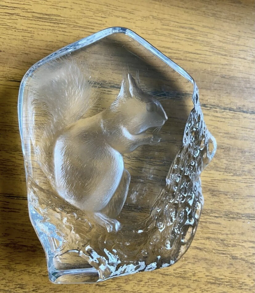 Vintage glass paperweight etched squirrel by Mats Jonasson in Alton