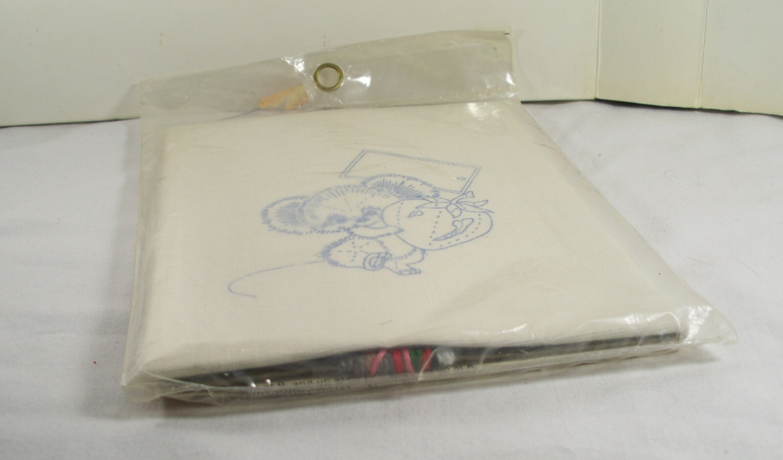 Caron Hallmark Design Collection Crewel Kit Mouse 6410 5