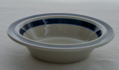 ARABIA FINLAND Anemone Blue Rim Cereal/Soup Bowl by Ulla Procope Handpainted VTG