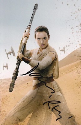 Daisy Ridley Signed Star Wars Episode VII The Force Awakens Rey 4x6 Card COA