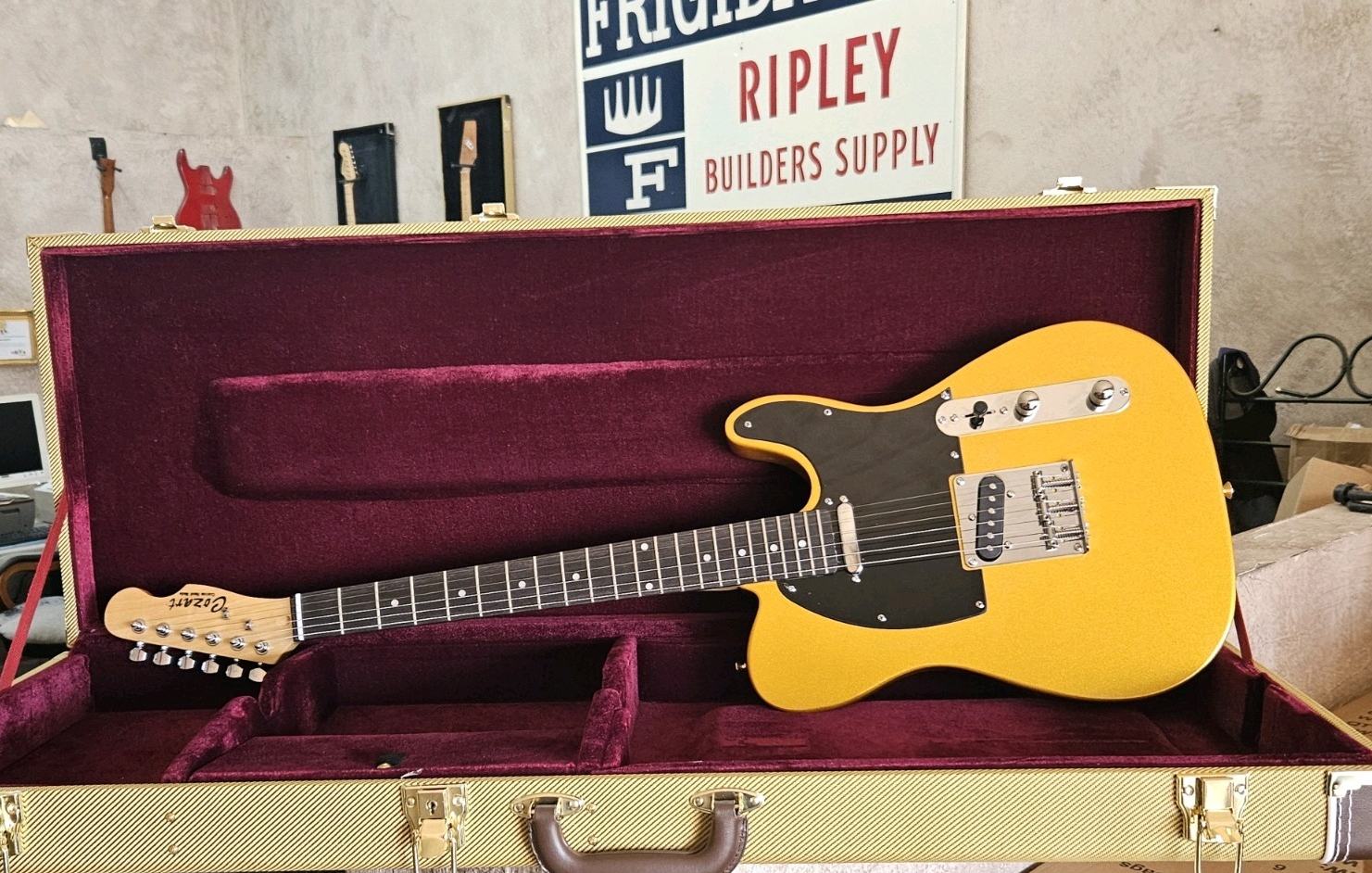 SOLID 6 STRING GOLD SPARKLE TL STYLE ELECTRIC GUITAR w/ HARD