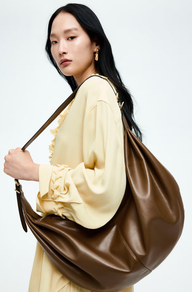 【INCHANT ME】Section Glossy Half Shoulder Bag Sisley_24P_6TILWY047_700_FS_Fu