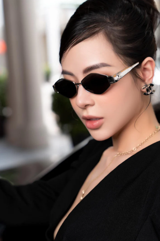 Celine Triomphe Metal CL40254U 16A Silver / Gray Lenses