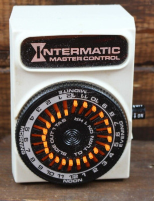 INTERMATIC D-811 MASTER CONTROL OUTLET AUTOMATIC TIMER ON AND OFF