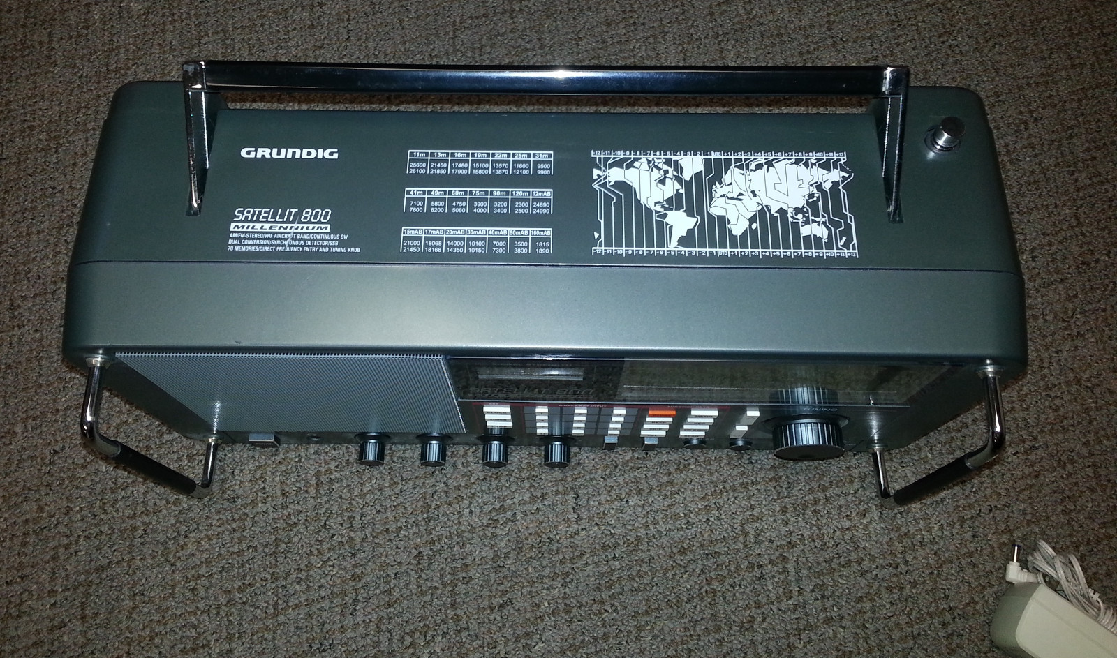 GRUNDIG Satellit 800 AM/MW/LW/SW/AIR/FM USB LSB Stereo World Band Receiver