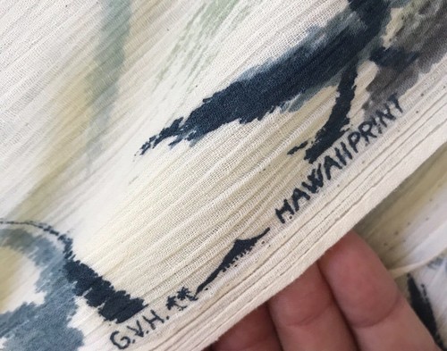 2 YARDS OF VINTAGE WHITE WITH BLUE PALM TREES TROPICAL PRINT FABRIC