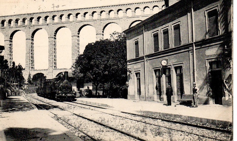 Cpa Aix Roquefavour (13 Bouche Du RhÃ´Ne), La Gare Et L'Aqueduc, AnnÃ©Es 1910