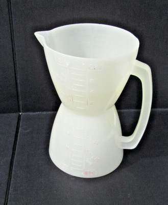 Tupperware #860 Double Sided 8oz. Measuring Cup handle Hourglass Wet/Dry