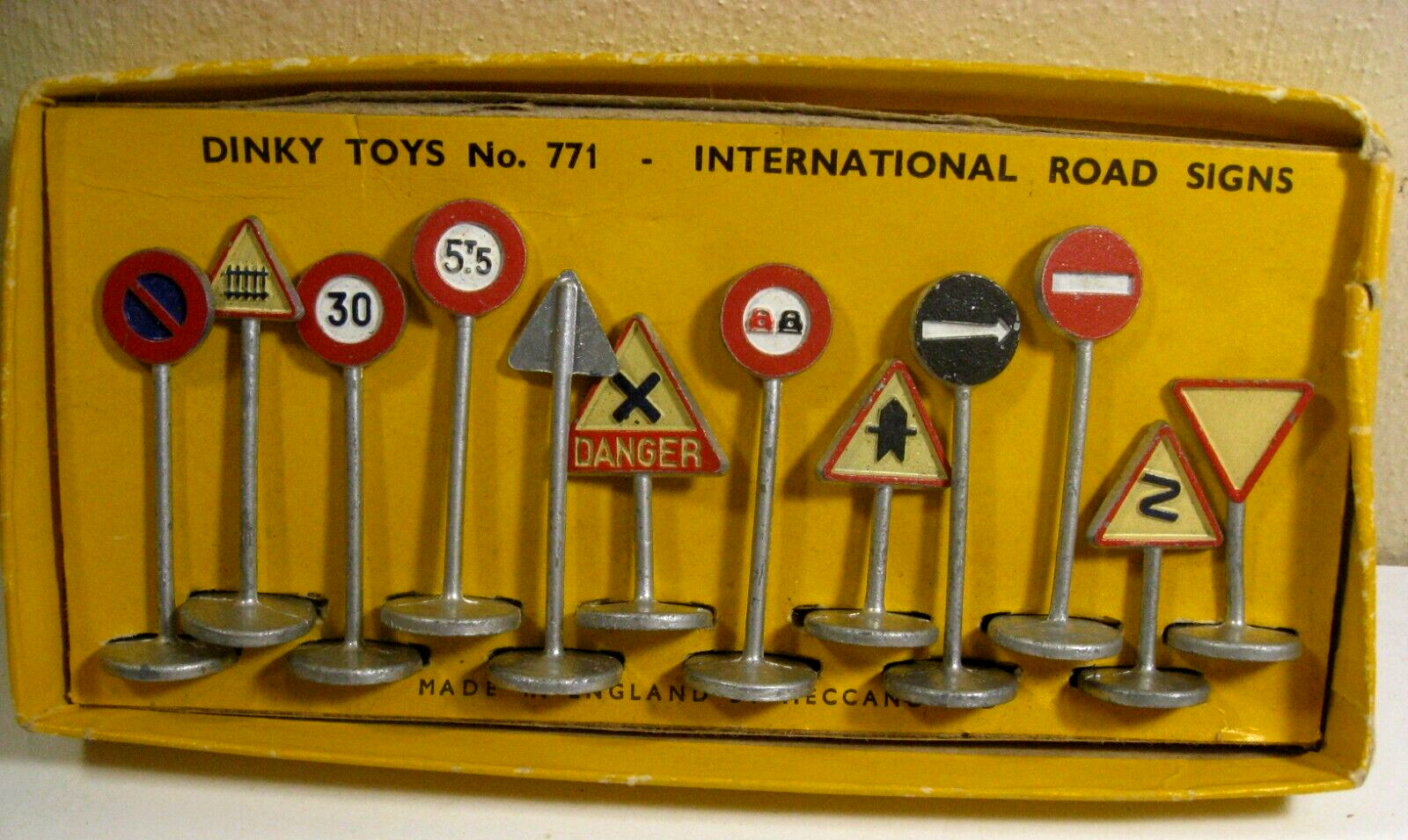 DINKY TOYS no771 ロードサイン